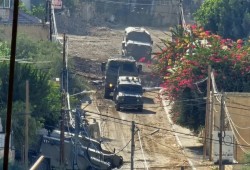 جيش الاحتلال ينفي الانسحاب من جنين والآلاف يشيعون شهداء المدينة