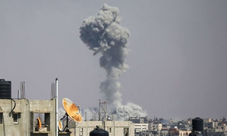 استشهاد 11 فلسطينيا في غزة.. وجيش الاحتلال ينسف أحياء سكنية كاملة