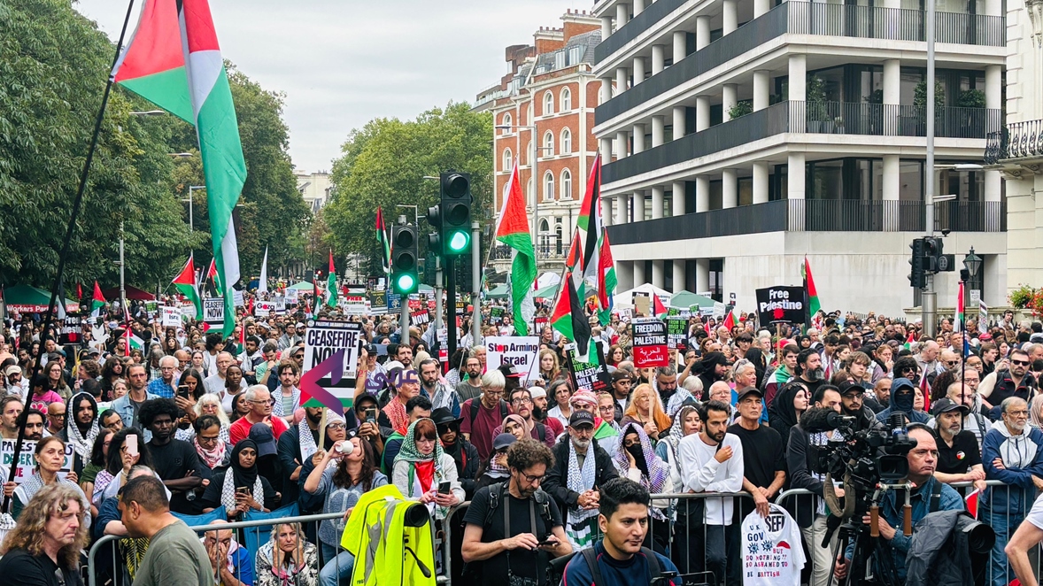مظاهرة حاشدة في لندن تطالب بوقف الإبادة الصهيونية بغزة