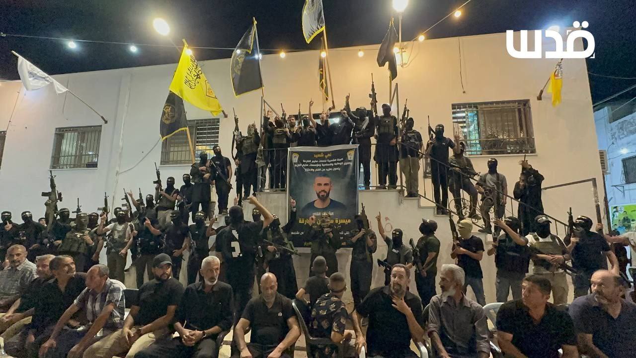 أبطال كتيبة جنين يشاركون في بيت عزاء