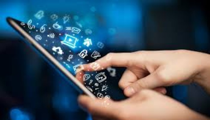 الشباب وهوس وسائل التواصل.. الطوفان وسفينة النجاة