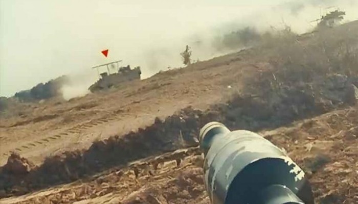 القسام تستهدف آلية هندسية يرافقها جنود صهاينة شرقي خان يونس