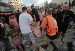 29 شهيدًا و93 جريحًا بمجزرتين صهيونيتين استهدفتا نازين وسط قطاع غزة