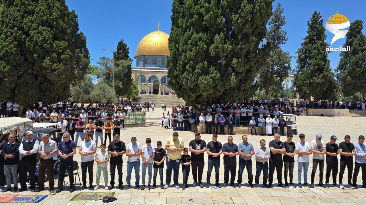 30 ألفا يؤدون صلاة الجمعة في المسجد الأقصى