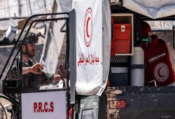 توقف مركبات الإسعاف التابعة للهلال الأحمر الفلسطيني شمالي غزة