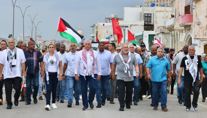 رئيس كوبا يقود مسيرة في هافانا تضامنًا مع الشعبين الفلسطيني واللبناني