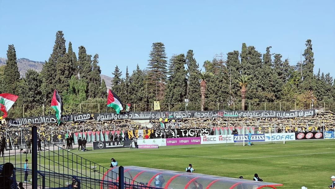 جماهير الوداد والرجاء بالمغرب ترفع صورة السنوار وتهتف للصمود الفلسطيني