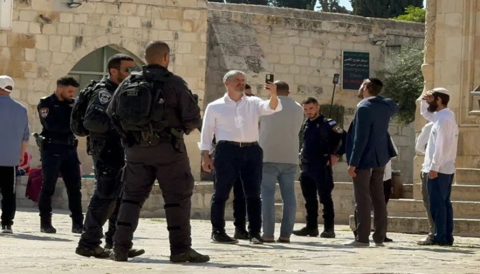 مئات الصهاينة يقتحمون المسجد الأقصى