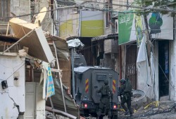 اقتحامات بالضفة وسط عمليات إطلاق نار واشتباكات مع المقاومة