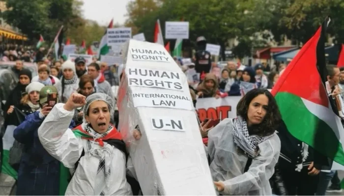 مظاهرة حاشدة في باريس ضد الإبادة بغزة ورفضا لزيارة سموتريتش