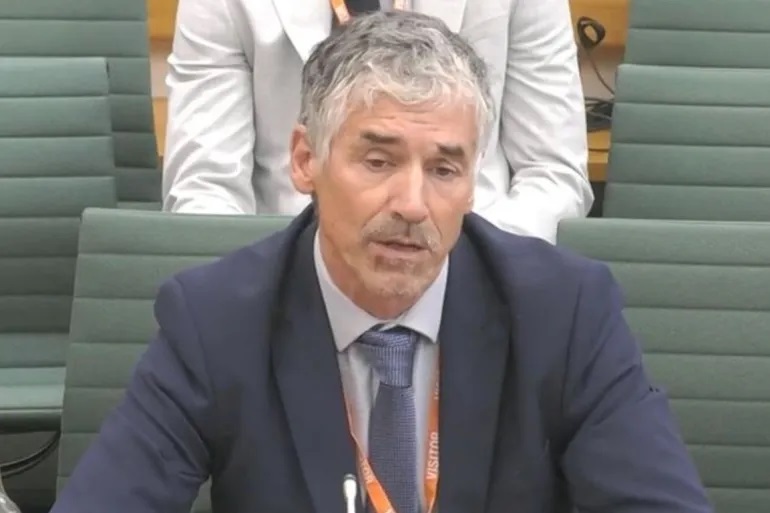 طبيب بريطاني عائد من غزة: مسيرات الاحتلال تفتك بالجرحى