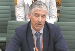 طبيب بريطاني عائد من غزة: مسيرات الاحتلال تفتك بالجرحى