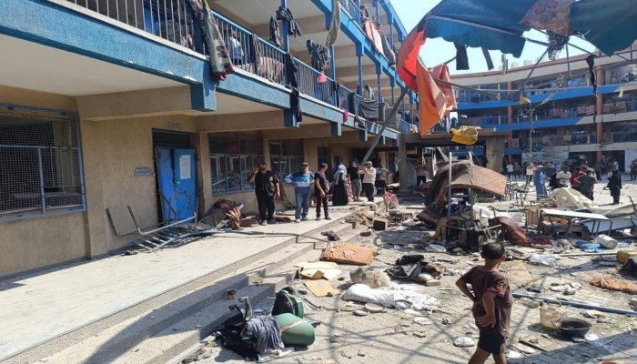 10 شهداء و20 جريحا بمجزرة صهيونية في مدرسة بمخيم الشاطئ