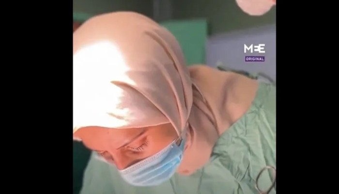 طبيبة تجري وحدها عمليات جراحية لإنقاذ حياة الجرحى بغزة