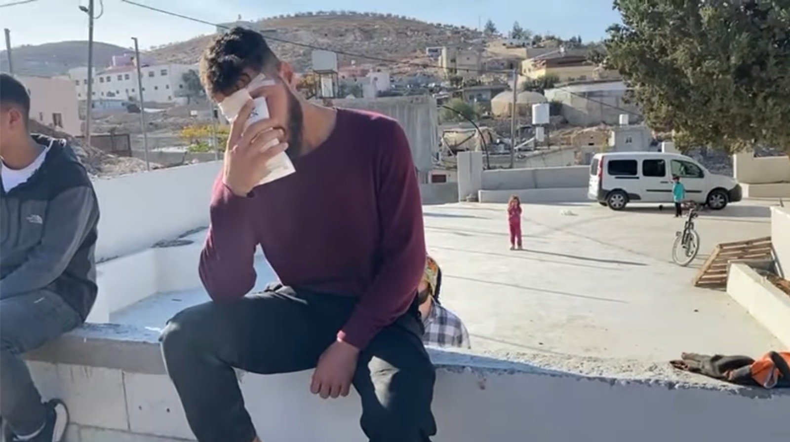 صهاينة يعتدون على فلسطينيين بمسافر يطا جنوب الخليل