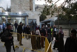 جيش الاحتلال يغلق الحرم الإبراهيمي والبلدة القديمة بالخليل لليوم الثالث