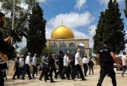 صهاينة يقتحمون الأقصى ودعوات متواصلة للتصدي لمخططات التهويد