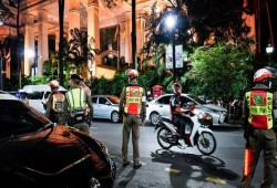 علقة ساخنة لجندي صهيوني على يد سياح ألمان في تايلاند