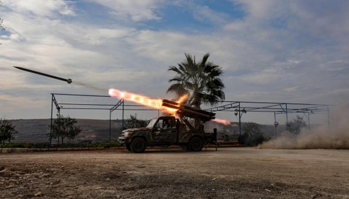 قوات المعارضة السورية تتوغل داخل مدينة حماة وتسقط طائرة للنظام