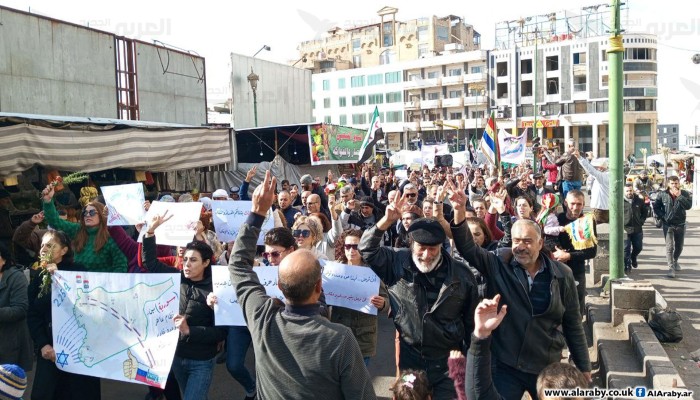 مظاهرات السويداء تحيي ثوار سورية وانشقاقات عسكرية في الجنوب