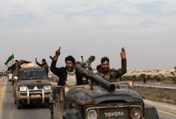 قوات الثورة السورية تقترب من دمشق.. وانسحابات واسعة لجيش بشار