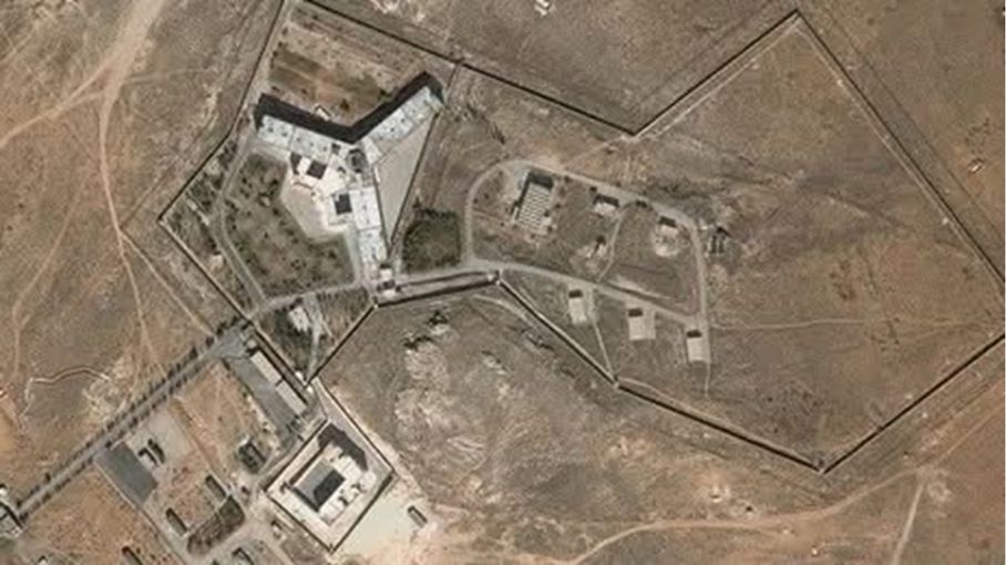 فتح أبواب السجون في دمشق وخروج آلاف المعتقلين