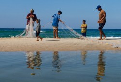 قوات الاحتلال تعتقل 6 صيادين في بحر غزة