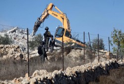 جرافات الاحتلال تنفذ عمليات هدم واسعة في بلدات جنوب نابلس