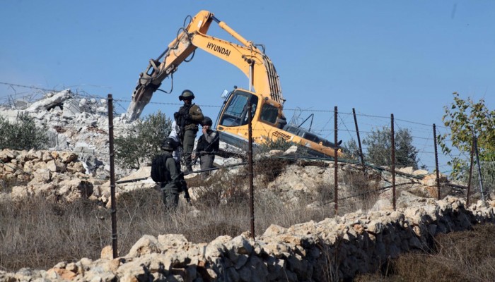 جرافات الاحتلال تنفذ عمليات هدم واسعة في بلدات جنوب نابلس