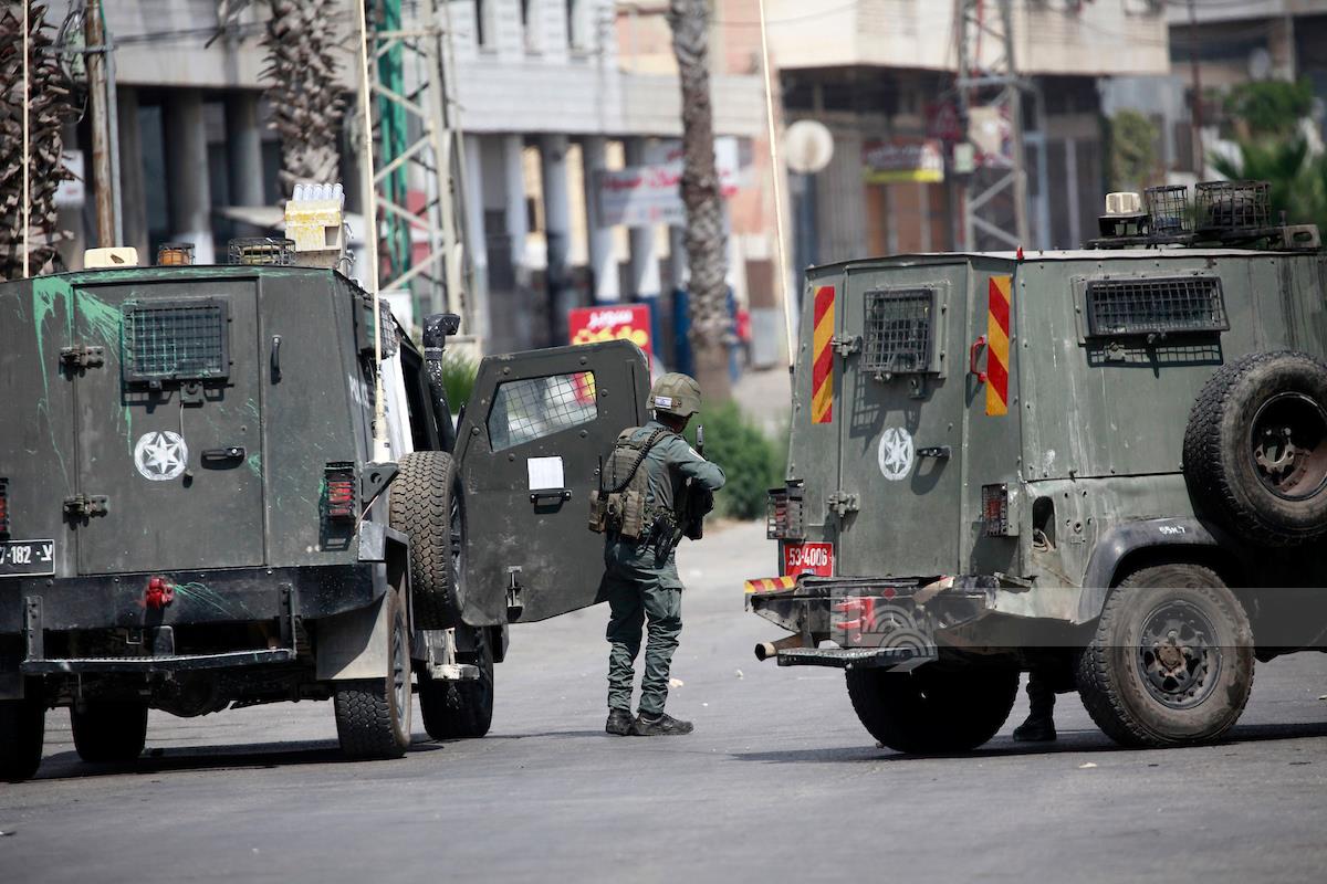 الاحتلال يشن حملة دهم واعتقالات بالضفة