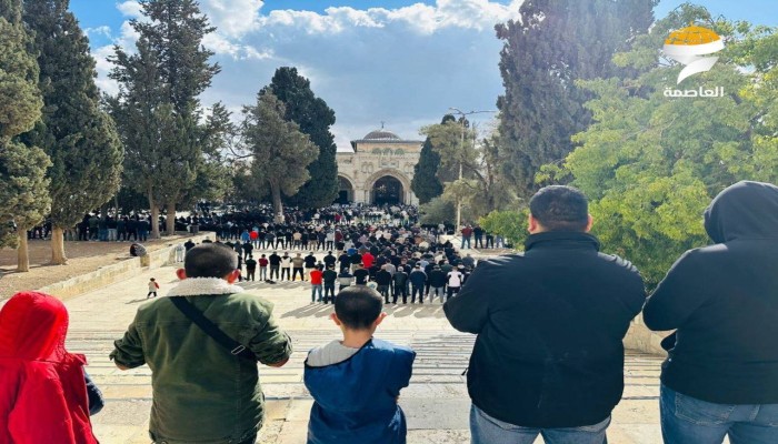 50 ألفا يؤدون صلاة الجمعة في المسجد الأقصى