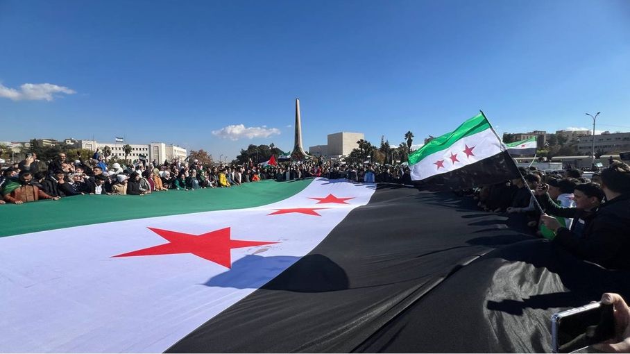مظاهرات حاشدة في المدن السورية احتفالا بجمعة النصر بعد سقوط الأسد