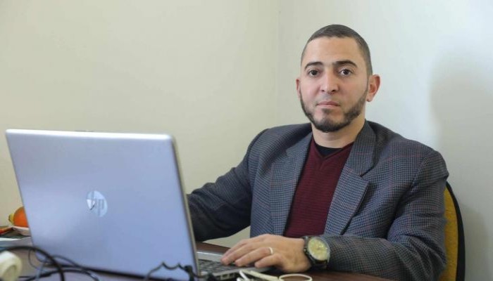 استشهاد الصحفي محمد قريناوي وعائلته بقصف صهيوني على البريج