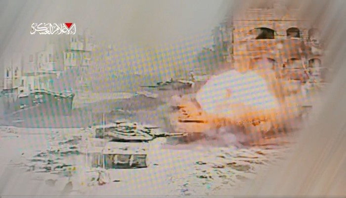 القسام تدمر ناقلتي جند للاحتلال وتقنص ضابطا وتستهدف قوة صهيونية