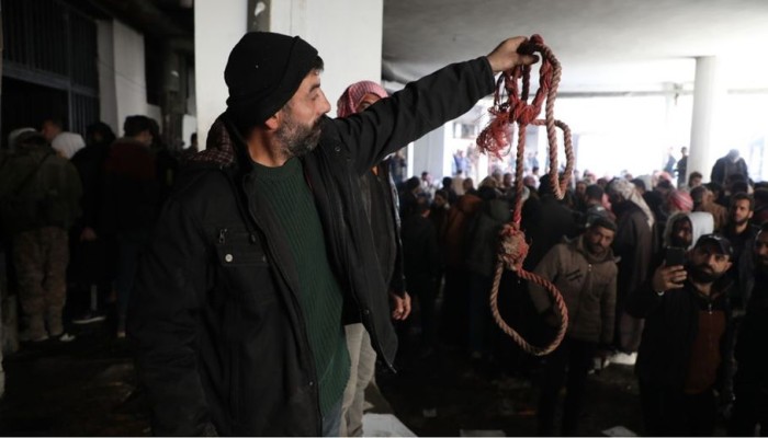 اعتقال ضباط كبار من النظام السوري المخلوع في لبنان