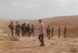 صهاينة يقتحمون مسافر يطا وينصبون عرائش وشمعدانا