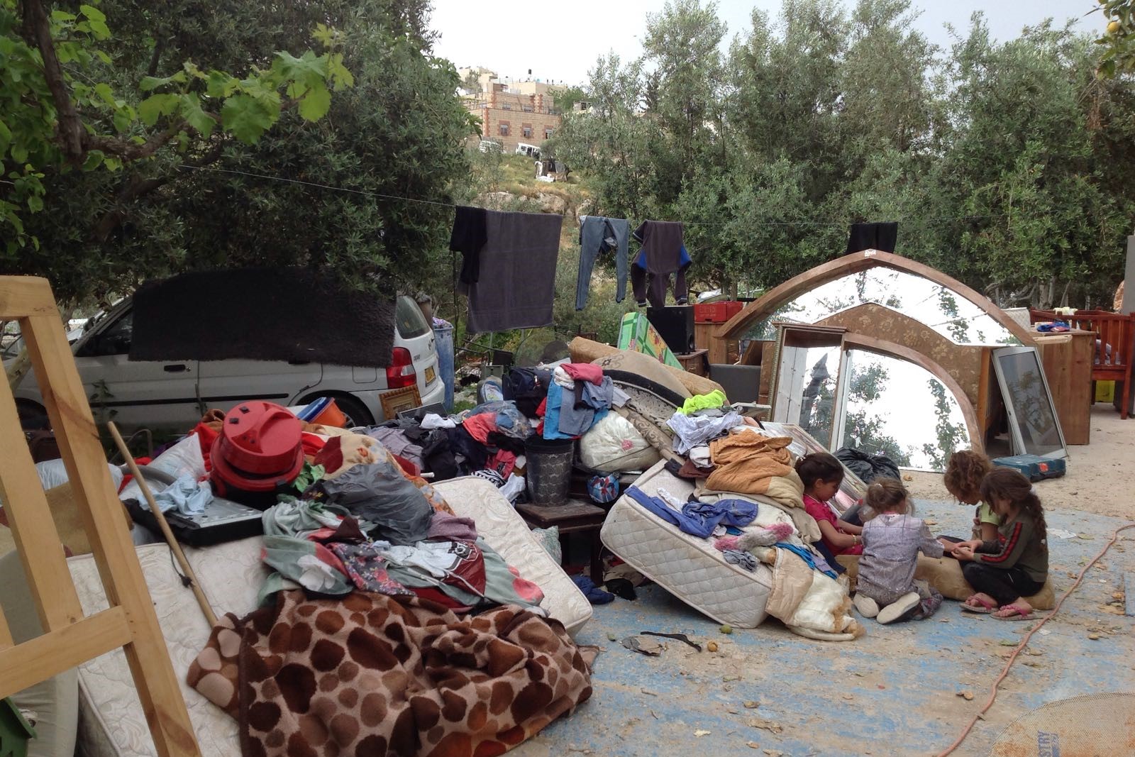 الاحتلال يجبر مقدسيا على هدم منزله في جبل المكبر