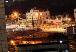 مقاومون يطلقون النار تجاه قوات الاحتلال المقتحمة لنابلس