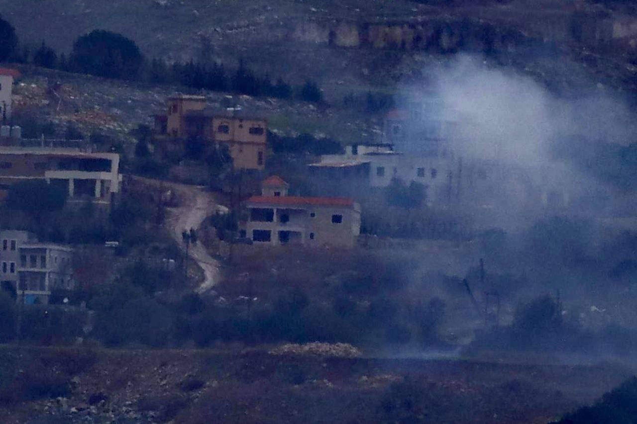 جيش الاحتلال يحرق منازل في بلدتين جنوبي لبنان