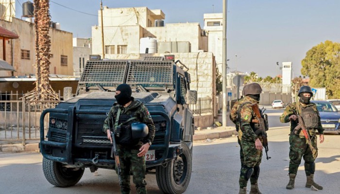 أجهزة السلطة تقصف مخيم جنين بقذائف آر بي جي