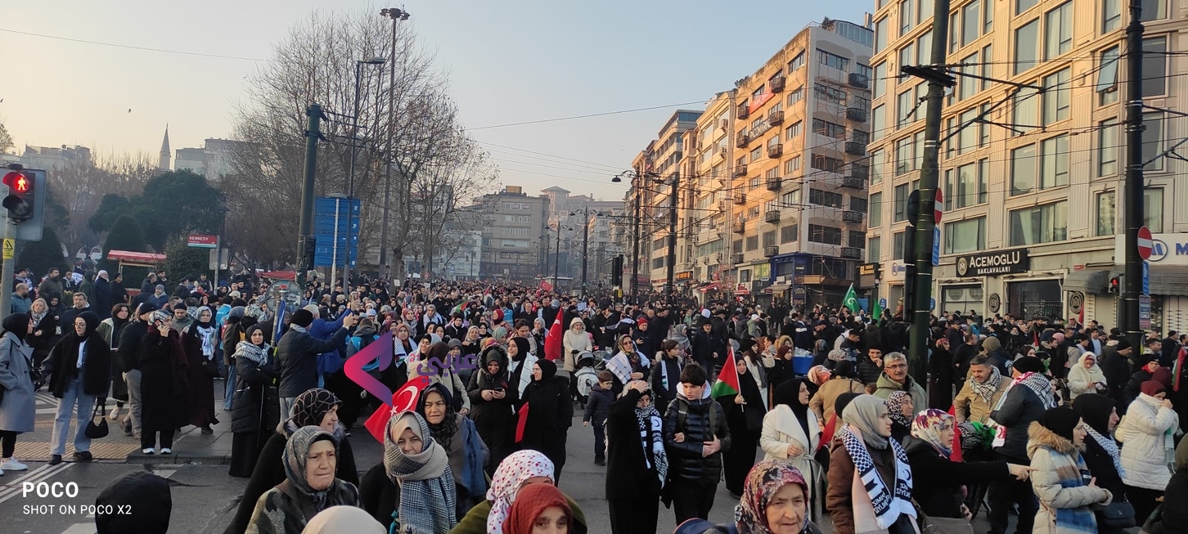 مظاهرة حاشدة بإسطنبول دعما لفلسطين صبيحة أول أيام العام الجديد