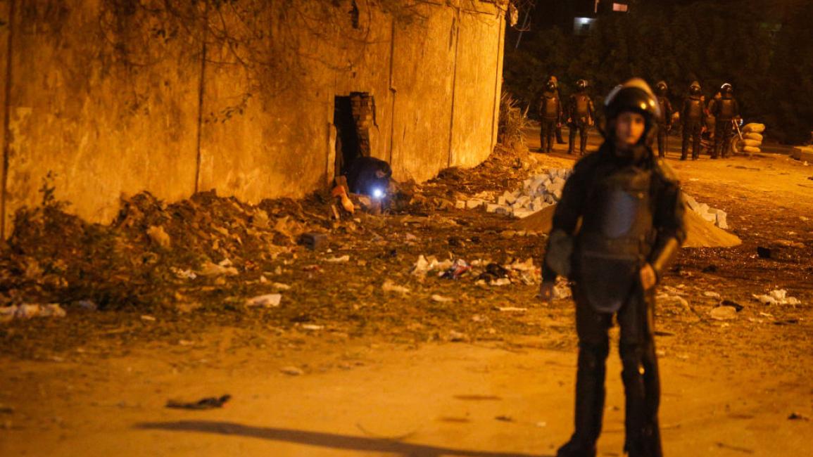 شرطة الانقلاب تقتل شابا أمام أسرته رمياً بالرصاص