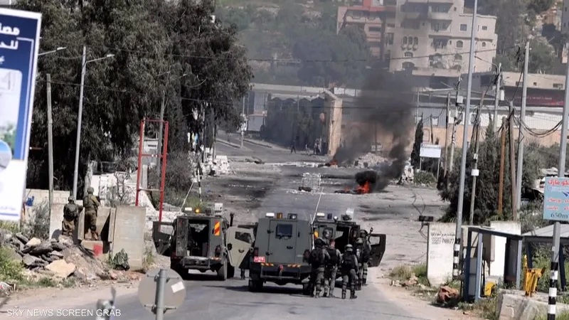 الاحتلال يواصل الاقتحامات بالضفة.. واشتباكات مع المقاومة في الخليل