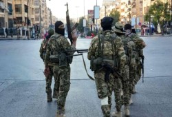 فلول الأسد تقتل اثنين وتأسر 7 من الأمن السوري وتهدد بذبحهم في اللاذقية