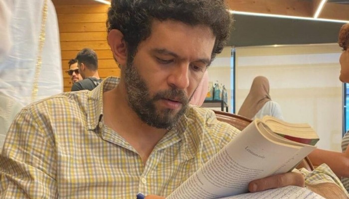 داخلية الانقلاب تعتقل زوجة الرسام المعتقل أشرف عمر