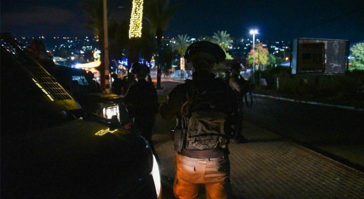 قوات الاحتلال تقمع عائلات وأهالي الأسرى قرب عوفر