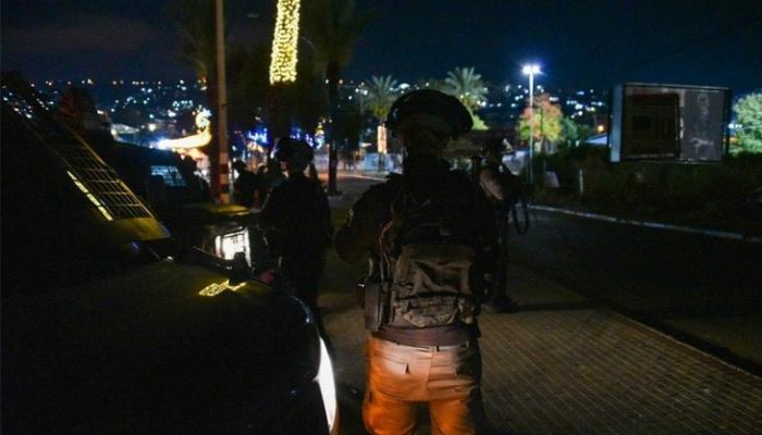 قوات الاحتلال تقمع عائلات وأهالي الأسرى قرب عوفر