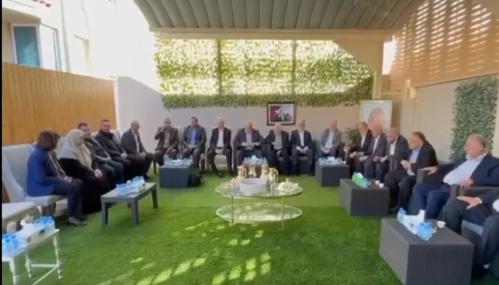 قادة الفصائل يزورون منزل القائد الشهيد هنية في غزة