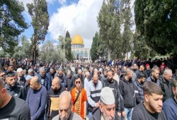 50 ألفًا يؤدون الجمعة في المسجد الأقصى