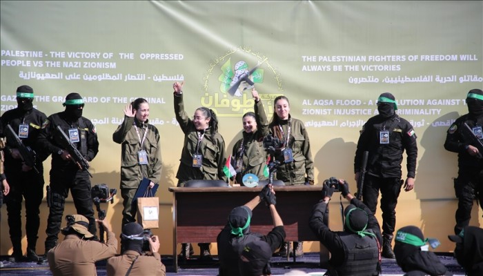 القسام تسلم 4 مجندات للصهاينة مقابل إطلاق 200 أسير فلسطيني